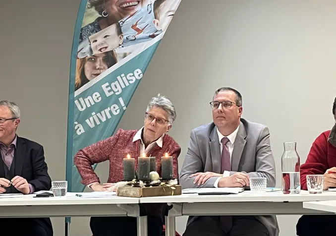 Jean-Baptiste Lipp, Marie-Claude Ischer, Vincent Guyaz, Emmanuel Jeger, Conseillers synodaux de l'EERV, en conférence de presse ce vendredi 16 novembre.